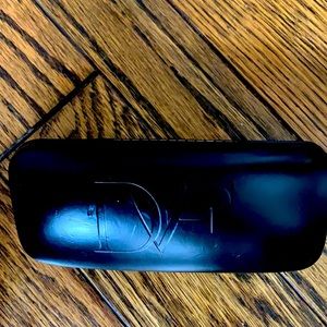 Diane von furstenberg sunglass / glasses case